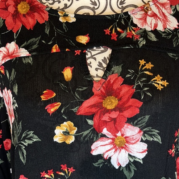 Torrid floral top - Picture 2 of 6